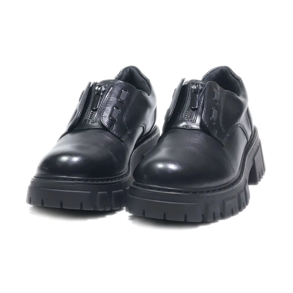 Catwalk Flat Shoes Leather Black Colour For Women