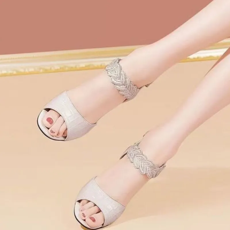 Korean-style women's high heel