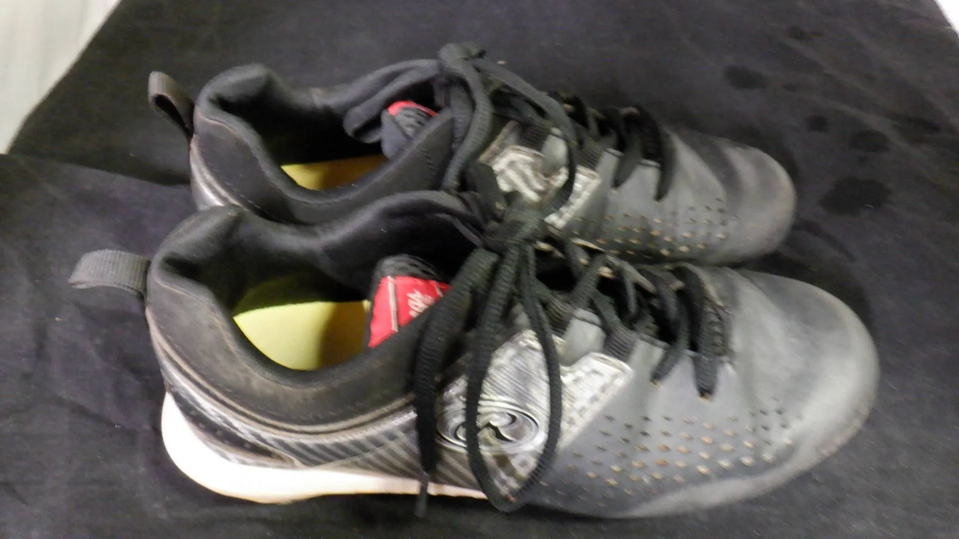 Used Rawlings Baseball Cleats Size 3.5