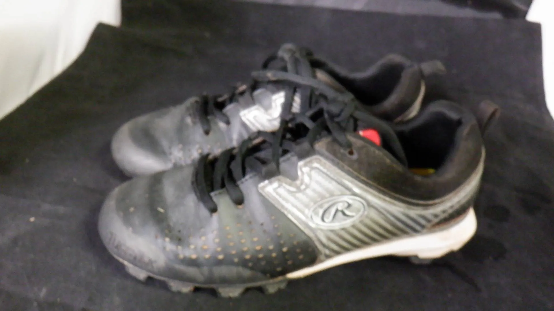 Used Rawlings Baseball Cleats Size 3.5